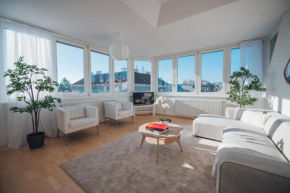 Stylish Apartment with breathtaking rooftop views